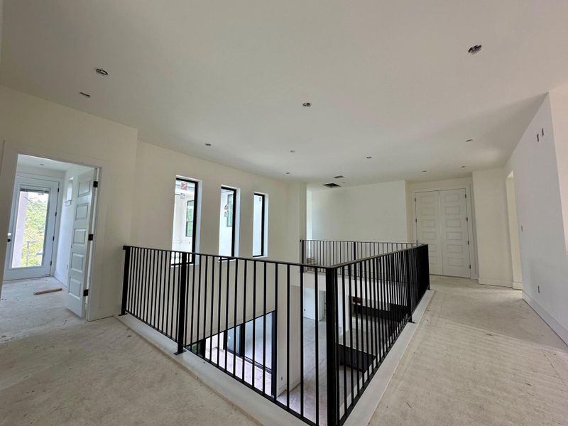 Spacious, unfurnished interior of a new home in Las Brisas Estates, Lakeway (Image 10). Spacious, unfurnished interior of a new home in Las Brisas Estates, Lakeway (Image 10).