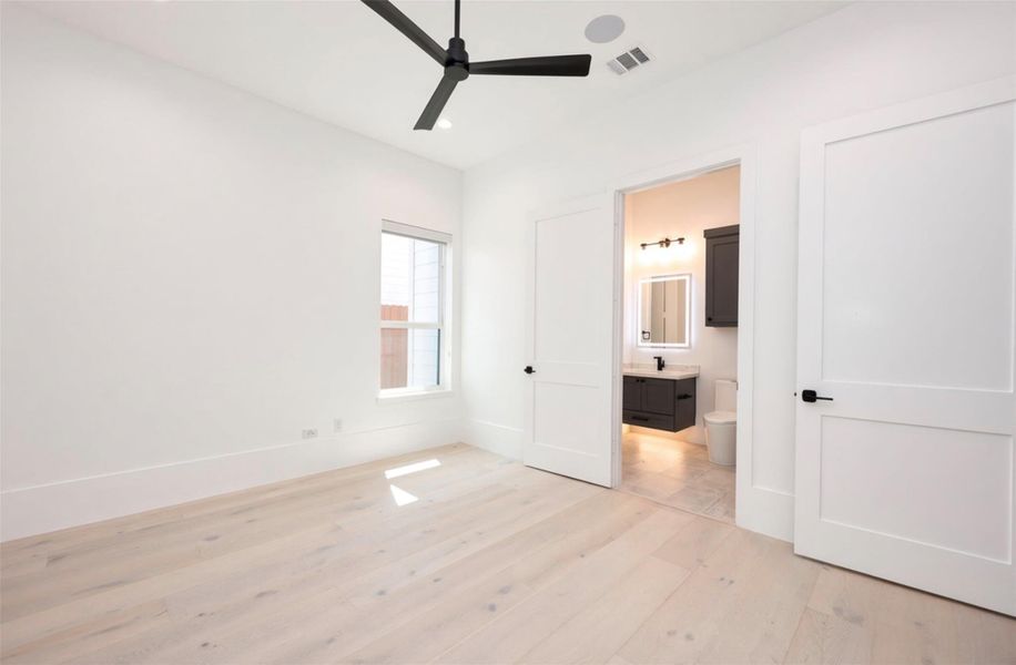 Spacious, unfurnished interior of a new home in , Houston (Image 23).