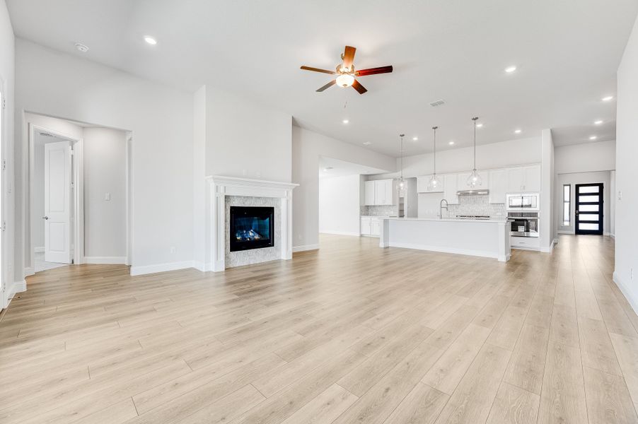 Representative unfurnished interior of a home built from the Jade by Taylor Morrison in South Oak 60s, Oak Point (Image 10).