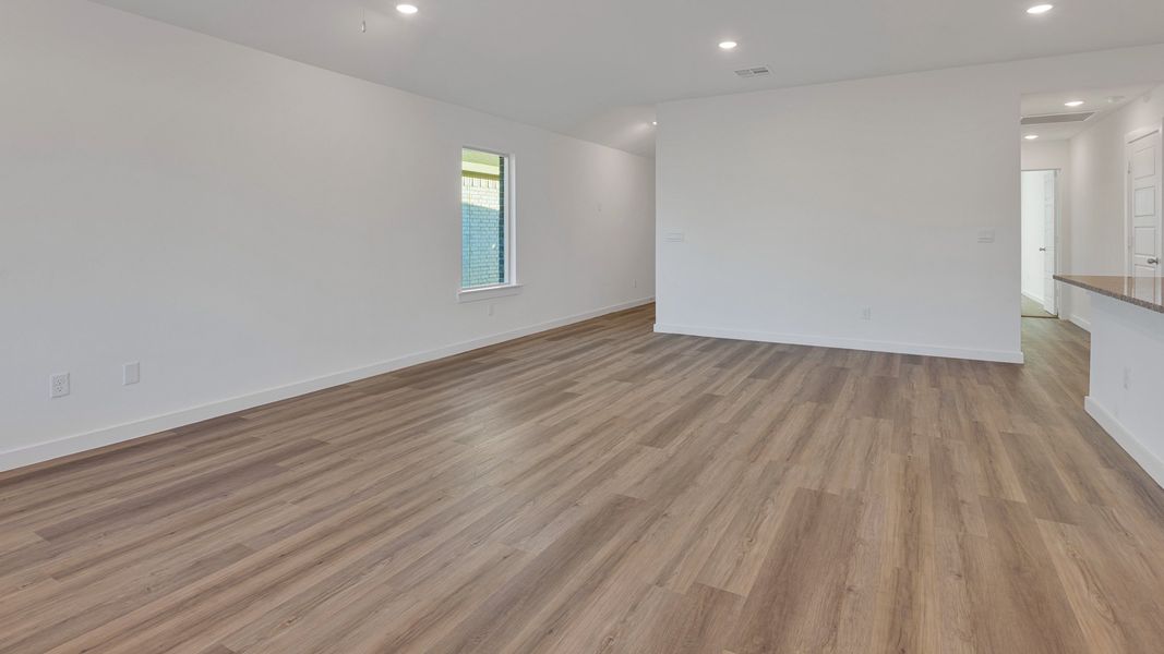 Spacious, unfurnished interior of a new home in Allen Farms, Lubbock (Image 13).