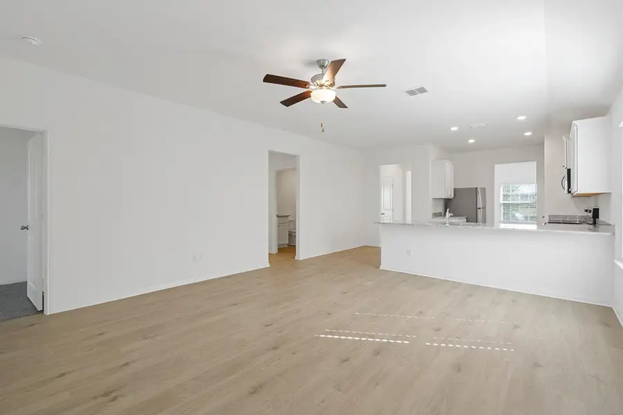 Spacious, unfurnished interior of a new home in Colson Ranch, Jarrell (Image 4).