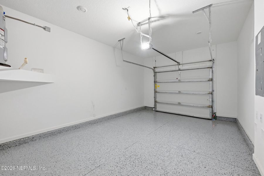 Spacious, unfurnished interior of a new home in , Middleburg (Image 21).