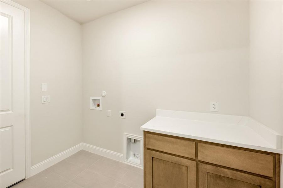 Furnished interior view inside a new home in Sunrise at Garden Valley 60-79, Waxahachie (Image 12).