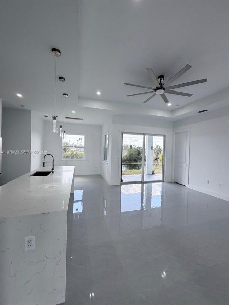Spacious, unfurnished interior of a new home in , Cape Coral (Image 22).