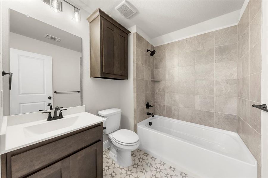 DFW-Lovers Landing-Concept 3218-915 Allegro Avenue-Bath 2-Risewell Homes