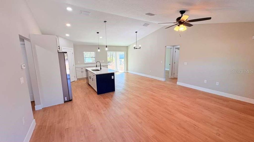 Spacious, unfurnished interior of a new home in , Ocklawaha (Image 28).
