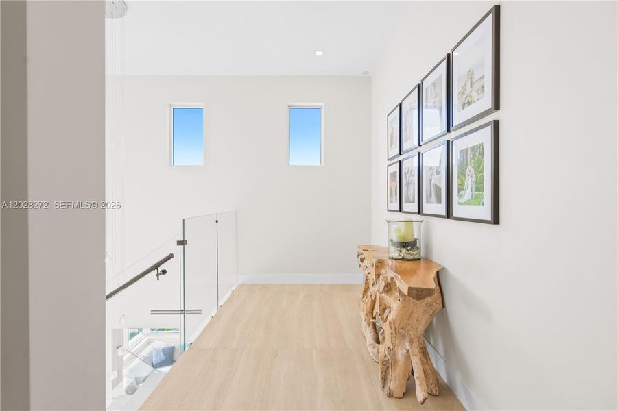 Furnished interior view inside a new home in , Marathon (Image 44).