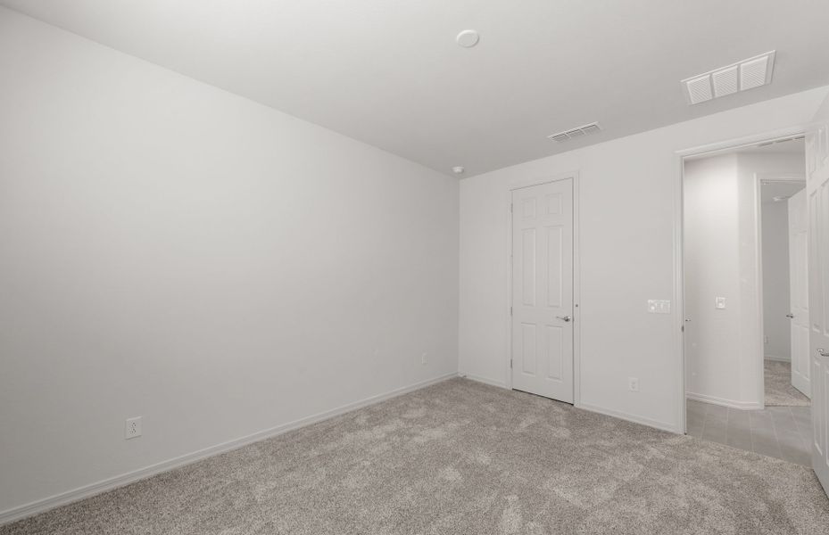 Spacious, unfurnished interior of a new home in Allen Ranches, Litchfield Park (Image 19).