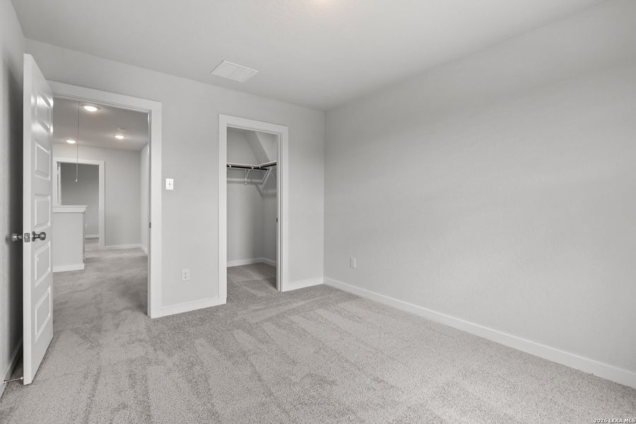 Spacious, unfurnished interior of a new home in Hacienda, San Antonio (Image 15). Spacious, unfurnished interior of a new home in Hacienda, San Antonio (Image 15).