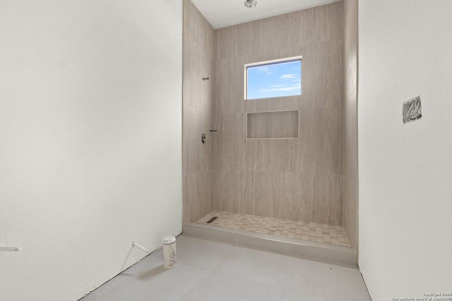 Spacious, unfurnished interior of a new home in , San Antonio (Image 7).