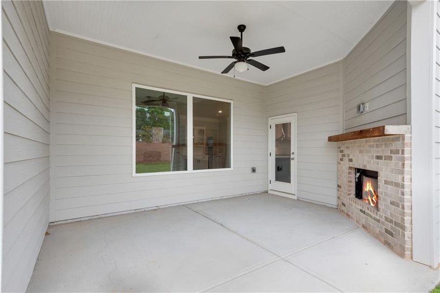 Exterior details and patio area of a home in Hidden Fields, Hoschton (Image 3).