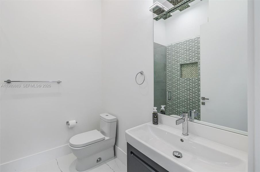 Furnished interior view inside a new home in , Biscayne Park (Image 40).