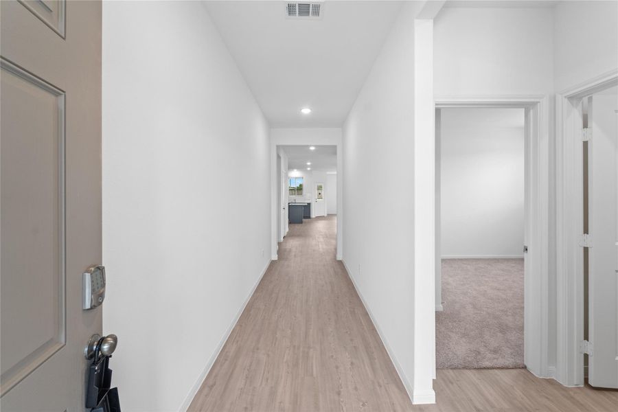 Spacious, unfurnished interior of a new home in Mustang Ridge, Alvin (Image 21).