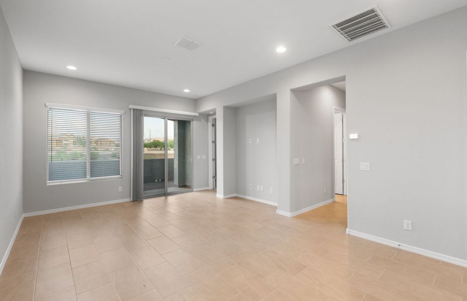 Spacious, unfurnished interior of a new home in Sun City Festival, Buckeye (Image 20). Spacious, unfurnished interior of a new home in Sun City Festival, Buckeye (Image 20).