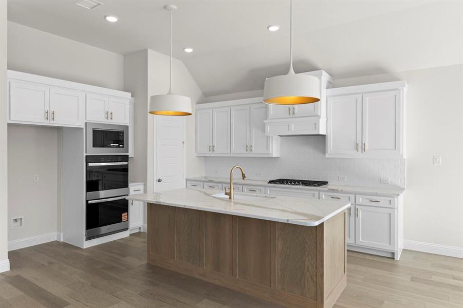 15. 3135 Fisher - Kitchen (2)