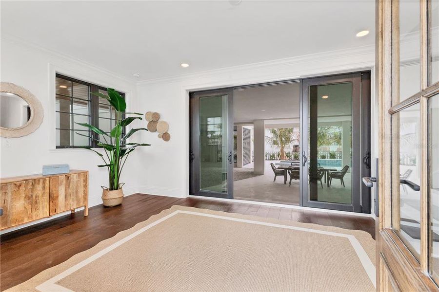 Exterior details and patio area of a home in , Boca Grande (Image 39).