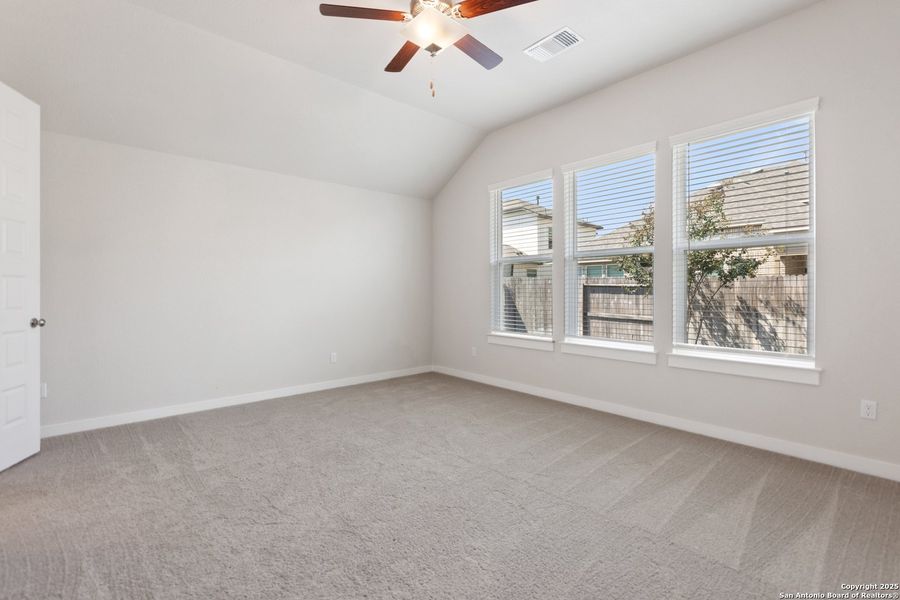 Spacious, unfurnished interior of a new home in Veramendi, New Braunfels (Image 19).