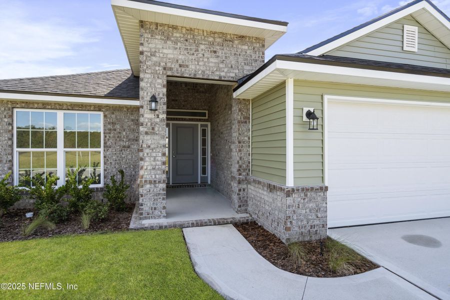 Exterior details and patio area of a home in Summerglen, Jacksonville (Image 30).