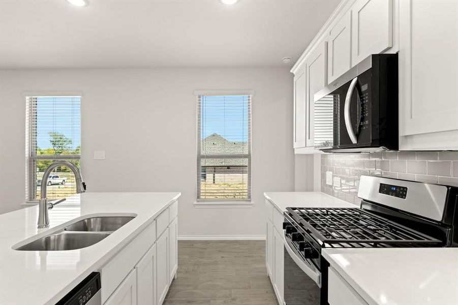 17. 2508 Breakaway - Kitchen (4)