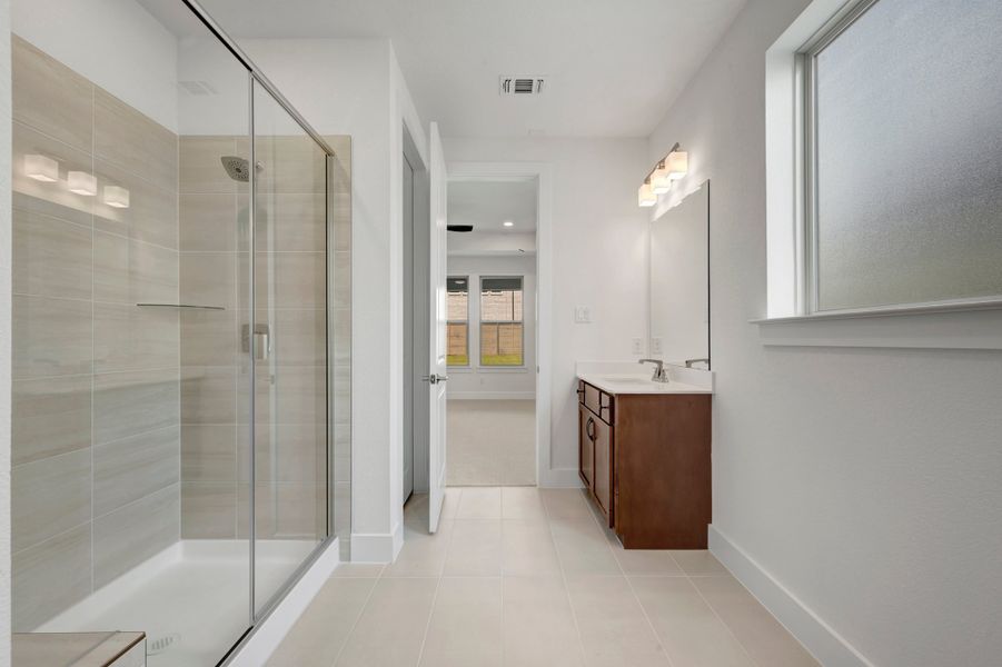 Furnished interior view inside a new home in Treeline, Justin (Image 9).