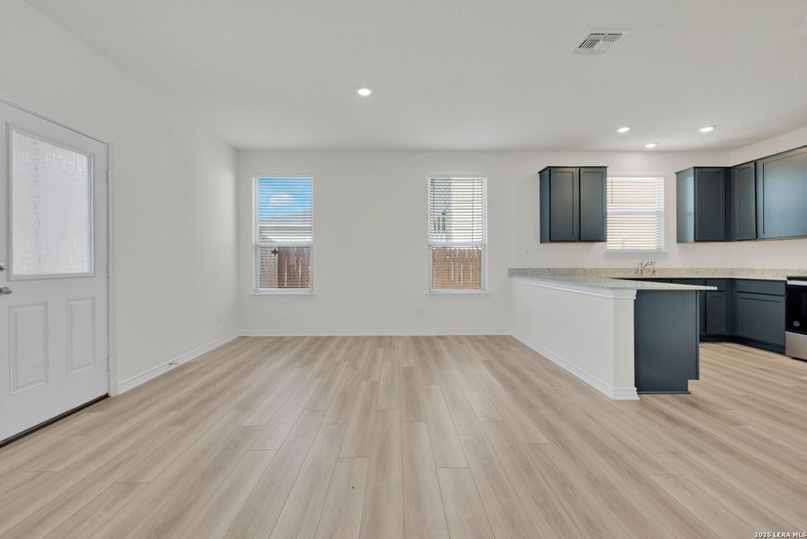 Spacious, unfurnished interior of a new home in , Converse (Image 12).
