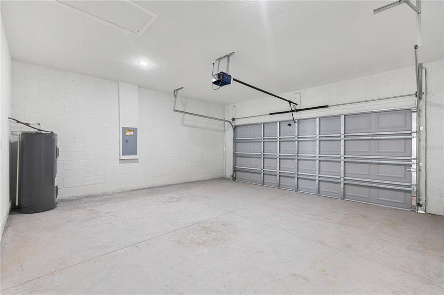 Spacious, unfurnished interior of a new home in , Ocala (Image 21).