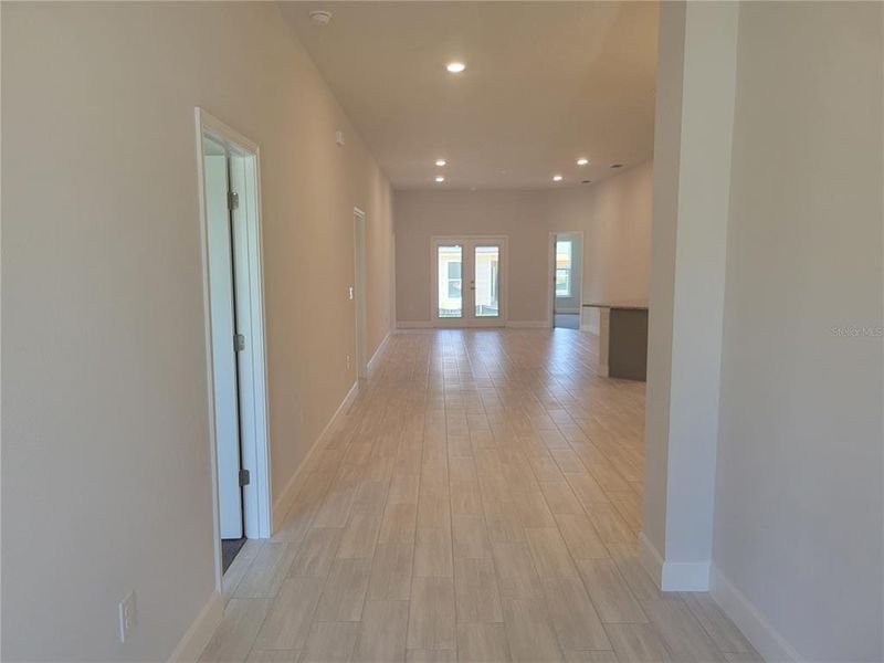 Spacious, unfurnished interior of a new home in Abbey Glen, Dade City (Image 11).