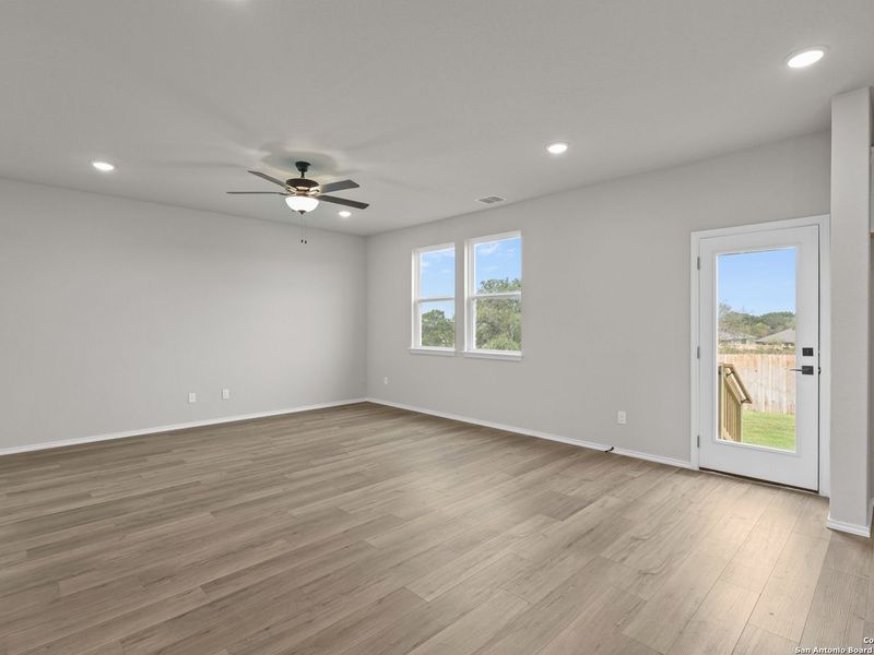 Spacious, unfurnished interior of a new home in Royal Crest, San Antonio (Image 20).