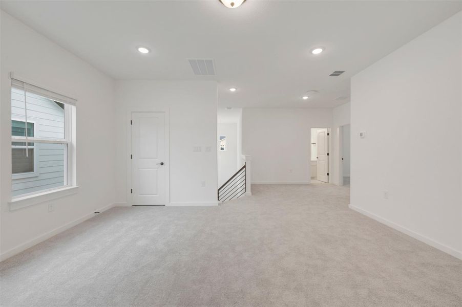 Spacious, unfurnished interior of a new home in Estancia West, Manchaca (Image 28).
