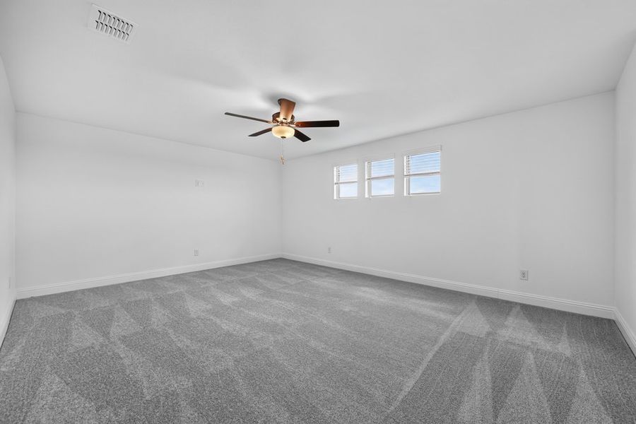 Spacious, unfurnished interior of a new home in Madero 50s, Fort Worth (Image 25).