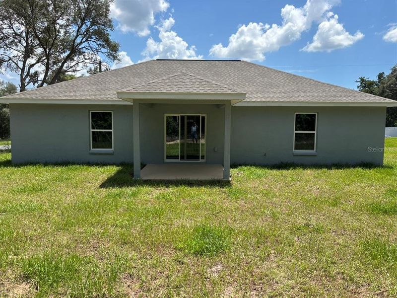 Exterior details and patio area of a home in , Dunnellon (Image 19).