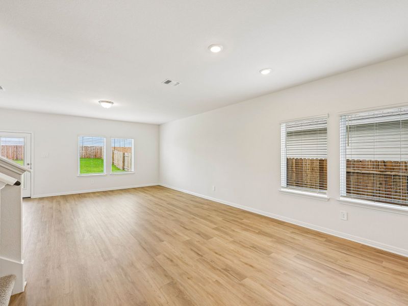 Spacious, unfurnished interior of a new home in Eastern Wells, Jarrell (Image 6).