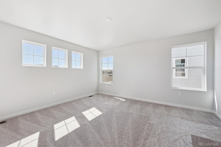 Spacious, unfurnished interior of a new home in Farmlore, Brighton (Image 22).