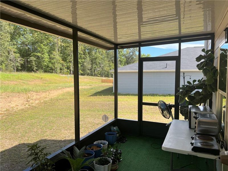 Exterior details and patio area of a home in , Lizella (Image 3).