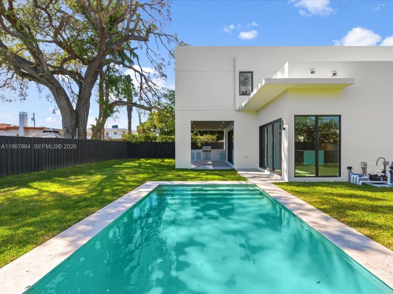 Exterior details and patio area of a home in , Miami (Image 28).