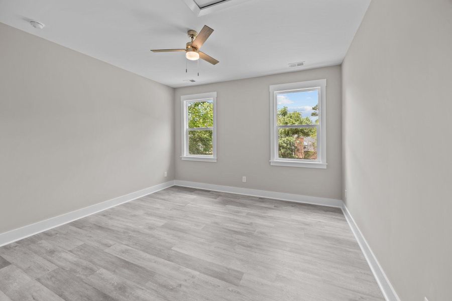 Spacious, unfurnished interior of a new home in , Summerville (Image 21).