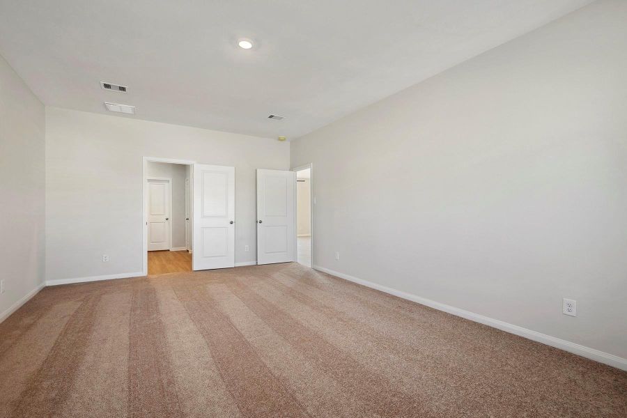 Spacious, unfurnished interior of a new home in Trails at Cochran Ranch, Waller (Image 17).