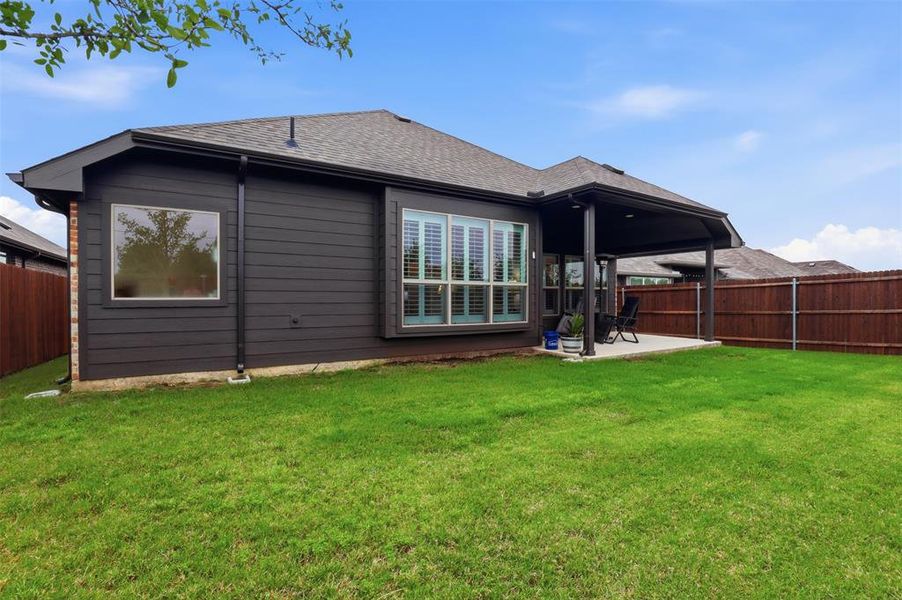 Exterior details and patio area of a home in Chisholm Hills, Cleburne (Image 4).