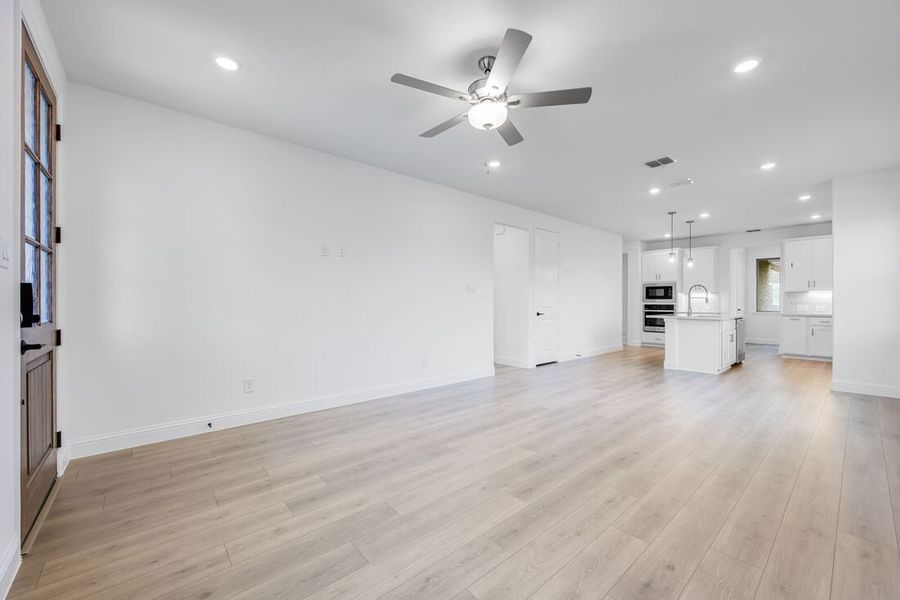 Spacious, unfurnished interior of a new home in Cross Creek Meadows 40s, Celina (Image 14). Spacious, unfurnished interior of a new home in Cross Creek Meadows 40s, Celina (Image 14).