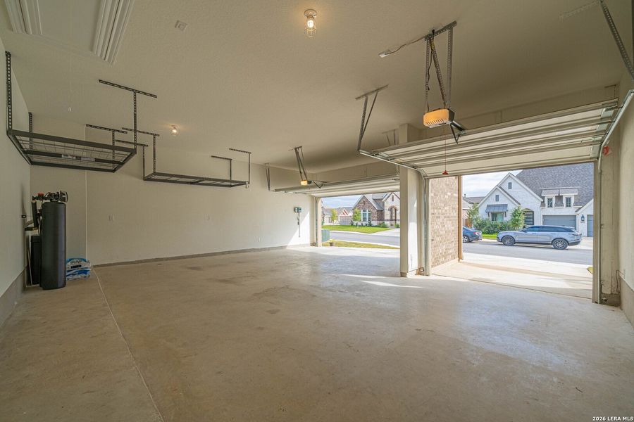 Spacious, unfurnished interior of a new home in Ladera - Laurel Hollow 60', San Antonio (Image 23).