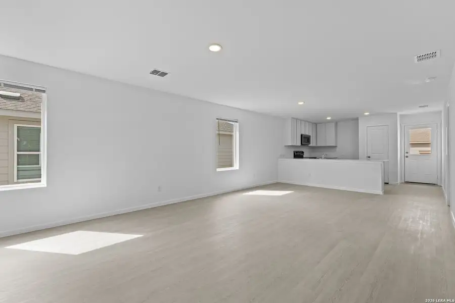 Spacious, unfurnished interior of a new home in Hidden Oasis, San Antonio (Image 13).