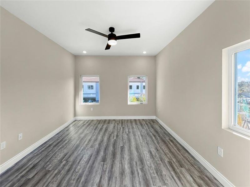 Spacious, unfurnished interior of a new home in , Davenport (Image 24).