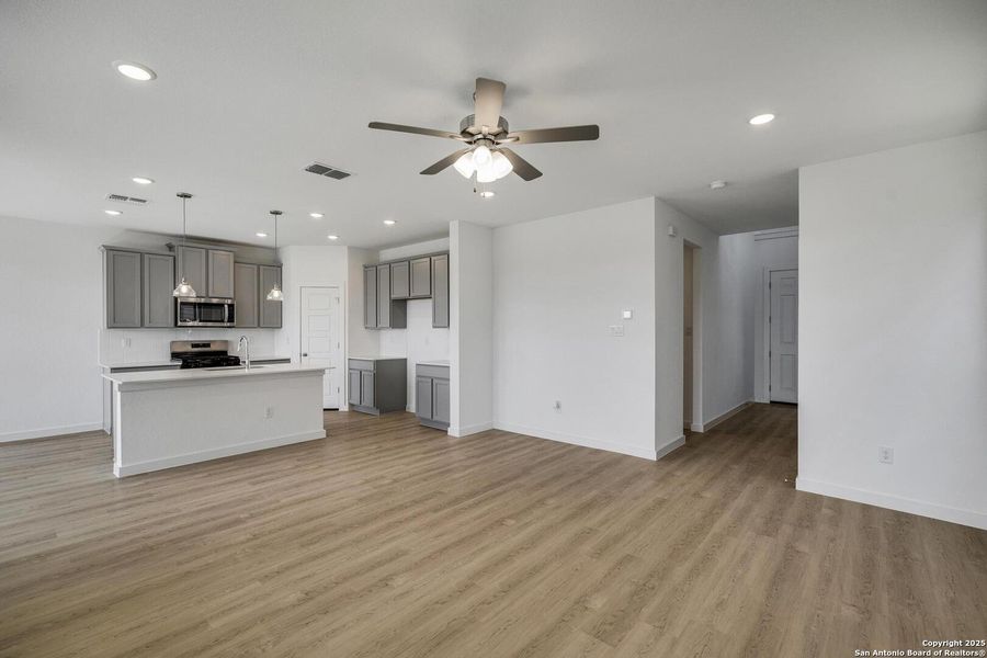 Spacious, unfurnished interior of a new home in Morgan Meadows, San Antonio (Image 23). Spacious, unfurnished interior of a new home in Morgan Meadows, San Antonio (Image 23).