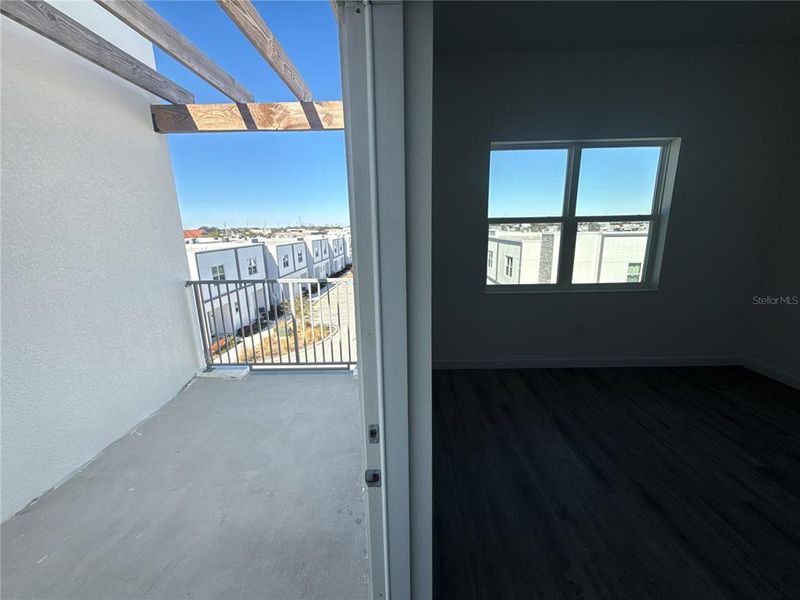 Spacious, unfurnished interior of a new home in , Davenport (Image 12).