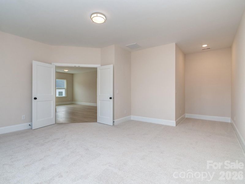 Spacious, unfurnished interior of a new home in , Gastonia (Image 29).