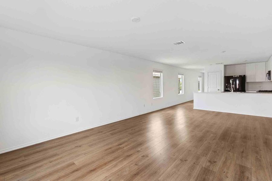 Spacious, unfurnished interior of a new home in Summerside, Lockhart (Image 22).