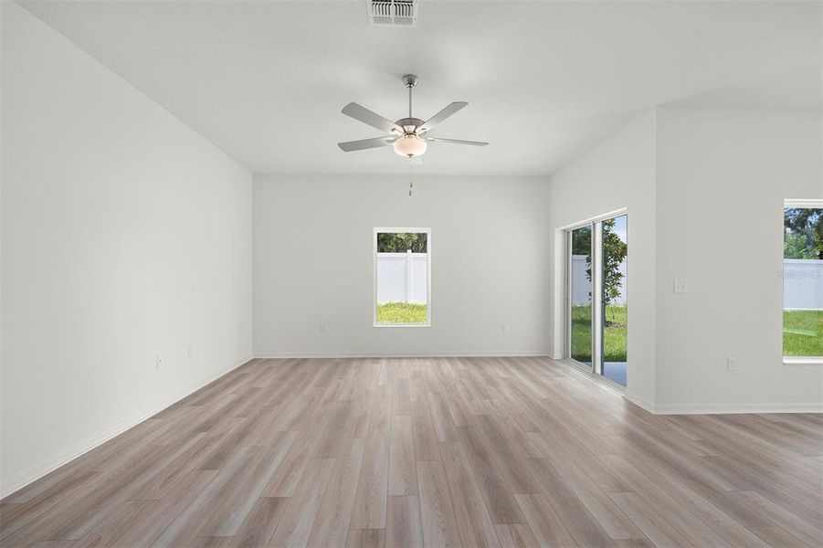 Spacious, unfurnished interior of a new home in Tula Parc, Astatula (Image 18).