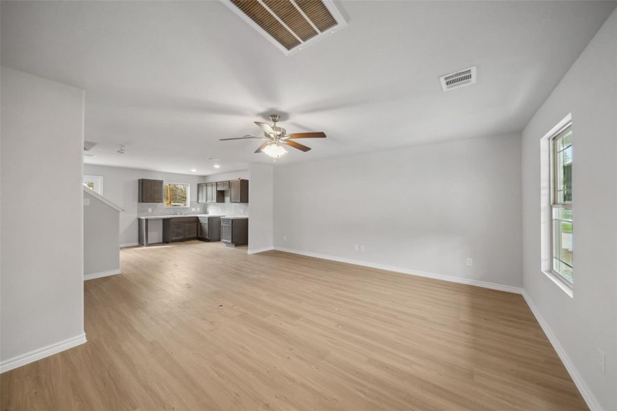 Spacious, unfurnished interior of a new home in Hempstead, Hempstead (Image 9).
