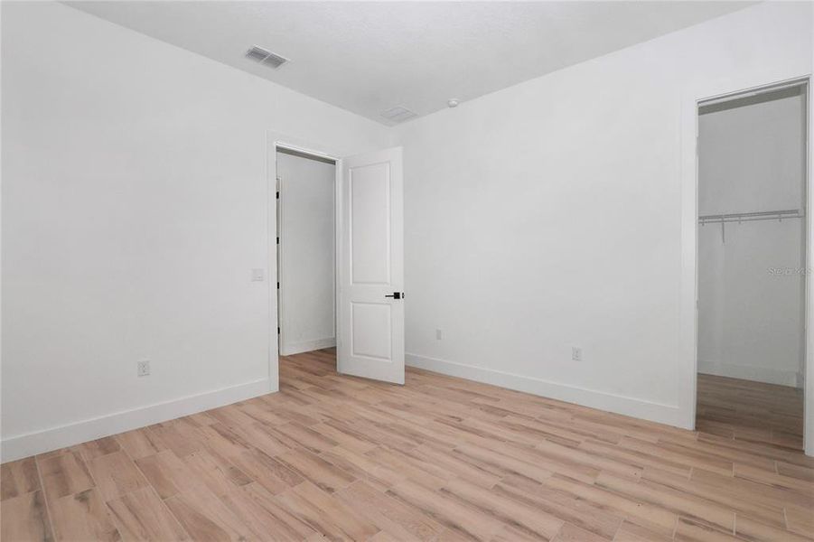 Spacious, unfurnished interior of a new home in , Dunnellon (Image 29).