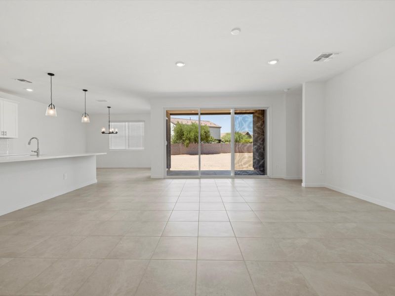 Spacious, unfurnished interior of a new home in Rancho Mirage Signature Series, Maricopa (Image 14).